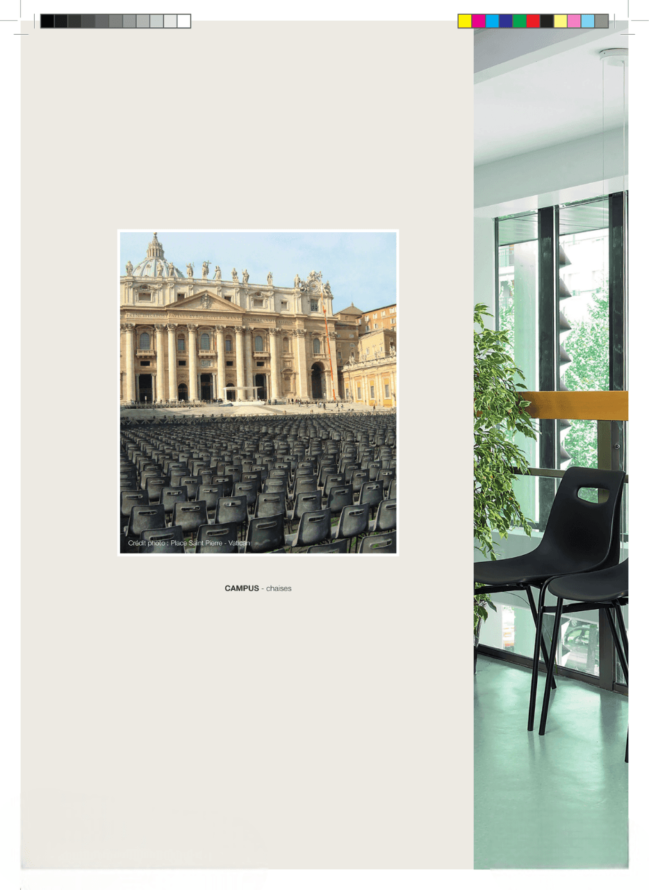Chaises CAMPUS sur site historique — Place Saint Pierre, Vatican